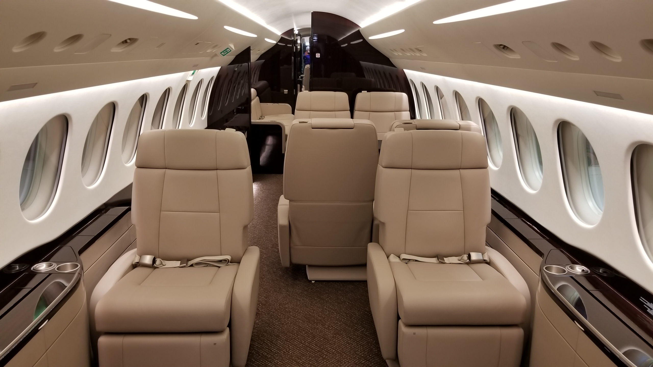 OASAU s’engage à offrir une expérience aérienne exclusive, adaptée aux dirigeants, entrepreneurs et personnalités souhaitant voyager avec efficacité, prestige et tranquillité.